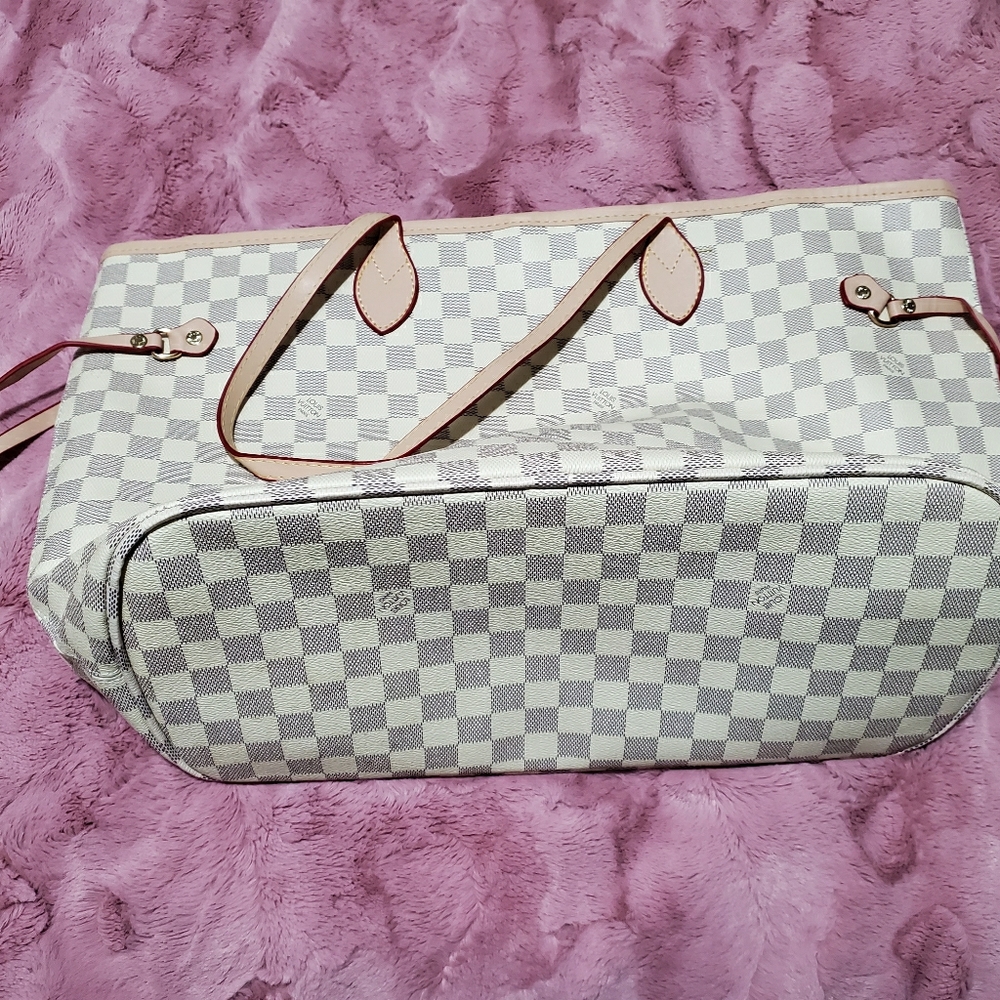 Purse - Picture 2 of 3